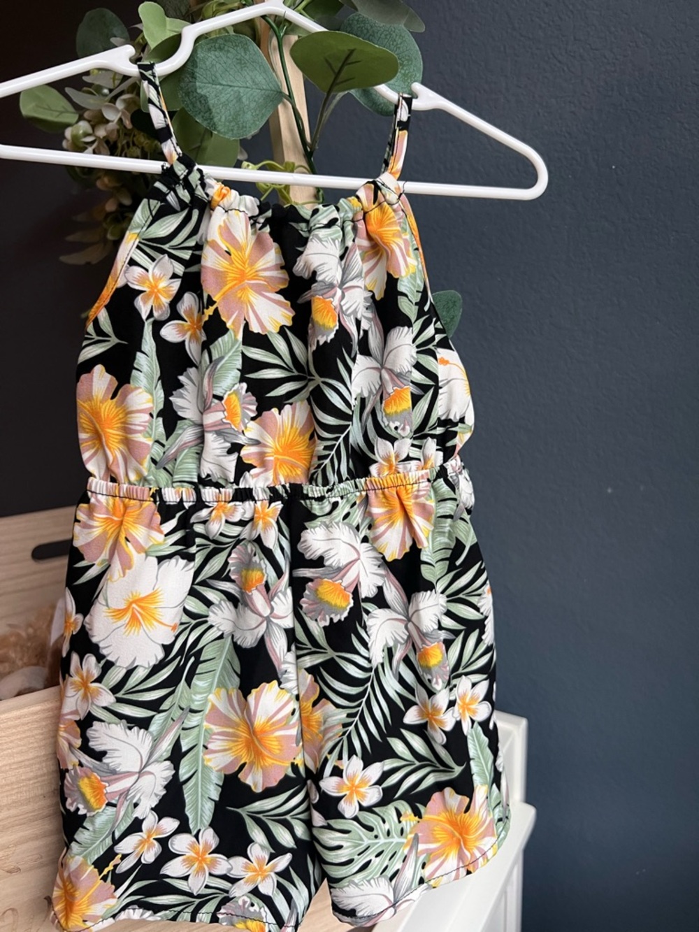 SHEIN Black Tropical Floral Girls Romper with Yellow & White Flowers